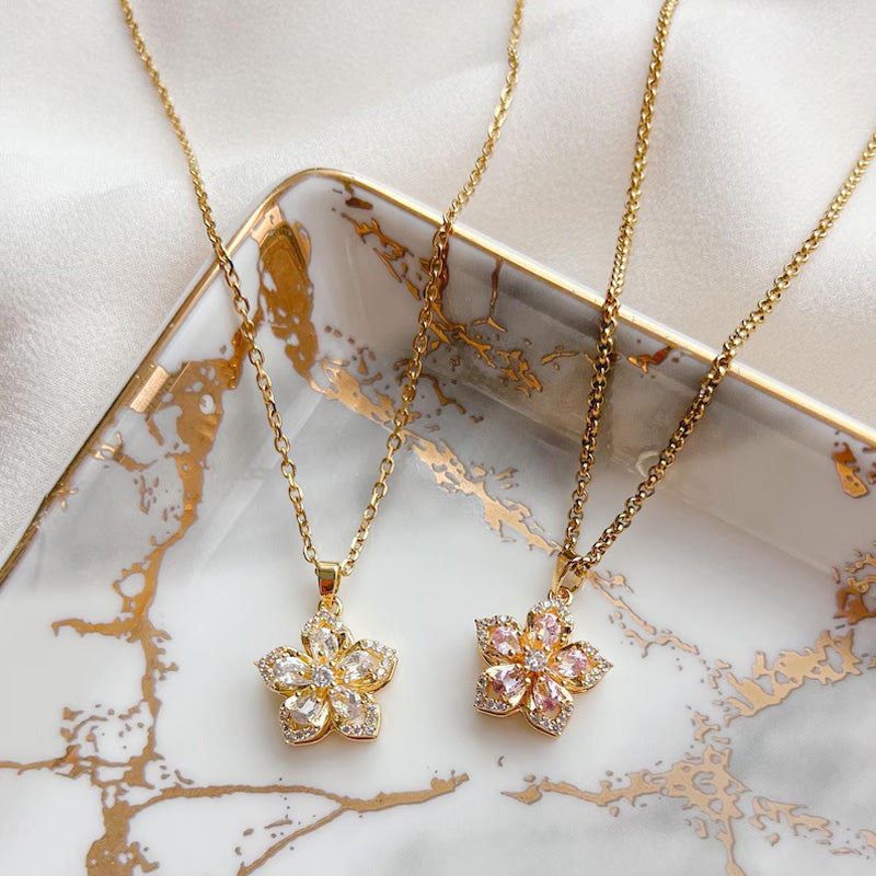 🌸 Bauhinia Zirkoon Ketting – Draaiend, Stijlvol en Sprankelend