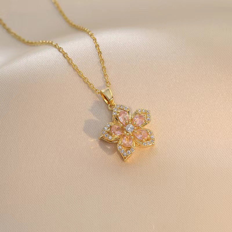 🌸 Bauhinia Zirkoon Ketting – Draaiend, Stijlvol en Sprankelend